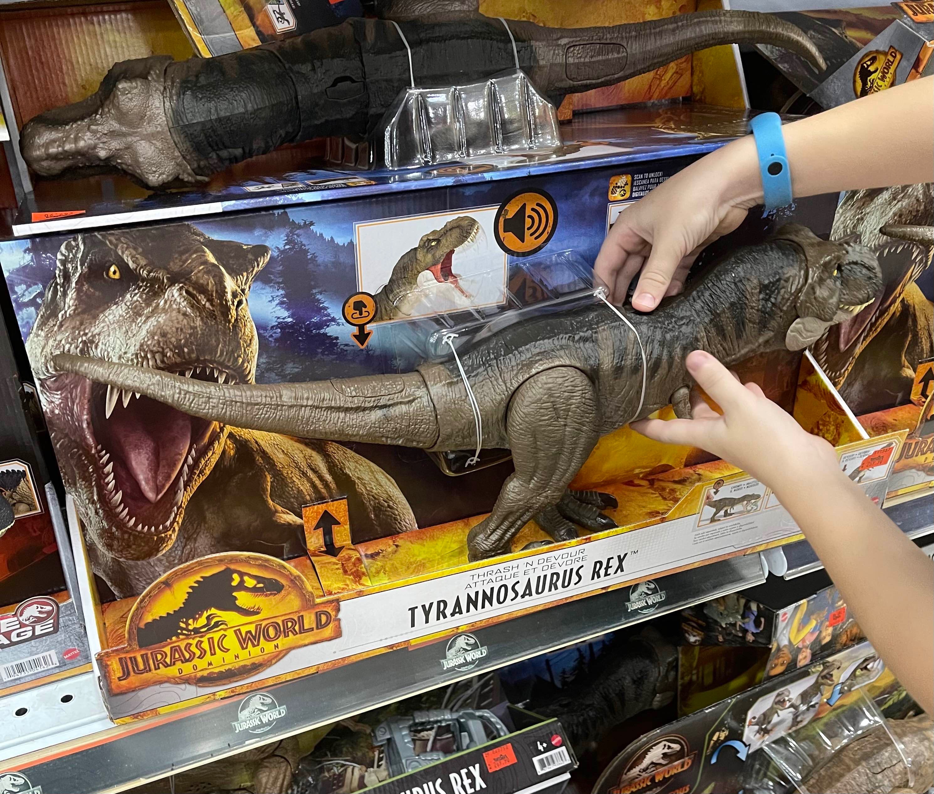 Jurassic World Dominion Thrash ‘N Devour Tyrannosaurus Rex Dinosaur Action Figure, 21 in Long with Sound, Chomp & Thrash Actions, Toy Gift with Physical and Digital Play