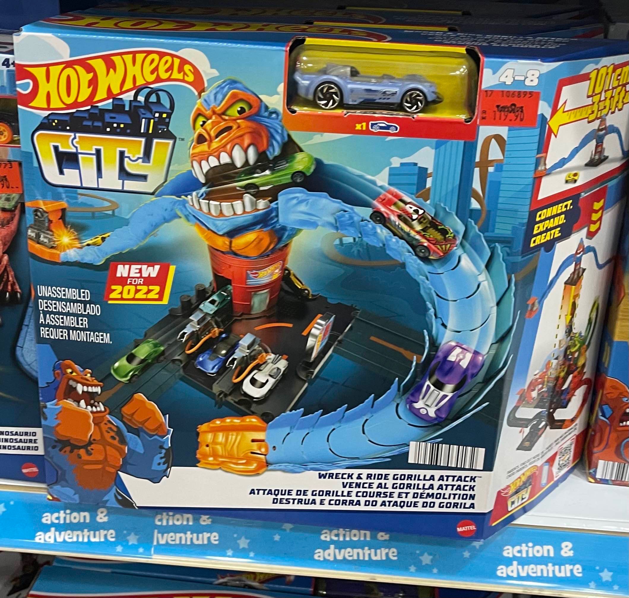 Hot Wheels City Wreck & Ride Gorilla Attack with 1 Car, Connects to Other Sets, Gas Station-Themed Set, Gift for Kids 4 to 8 Years Old