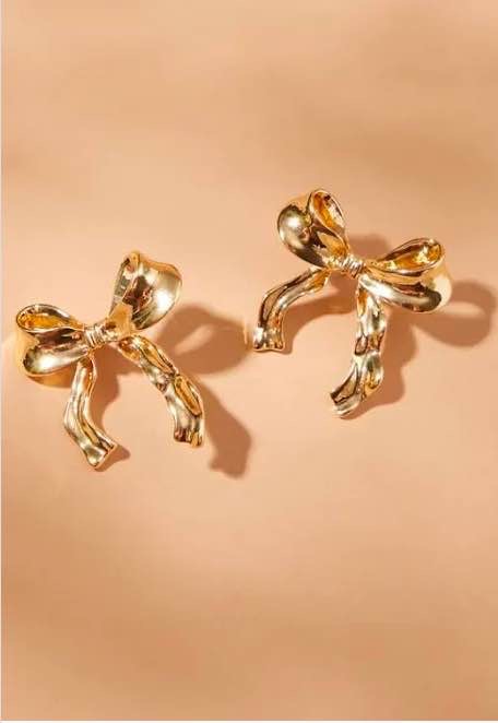 Wavy Detailed Bow Earrings