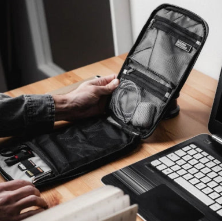 DAYFARER Tech Pouch