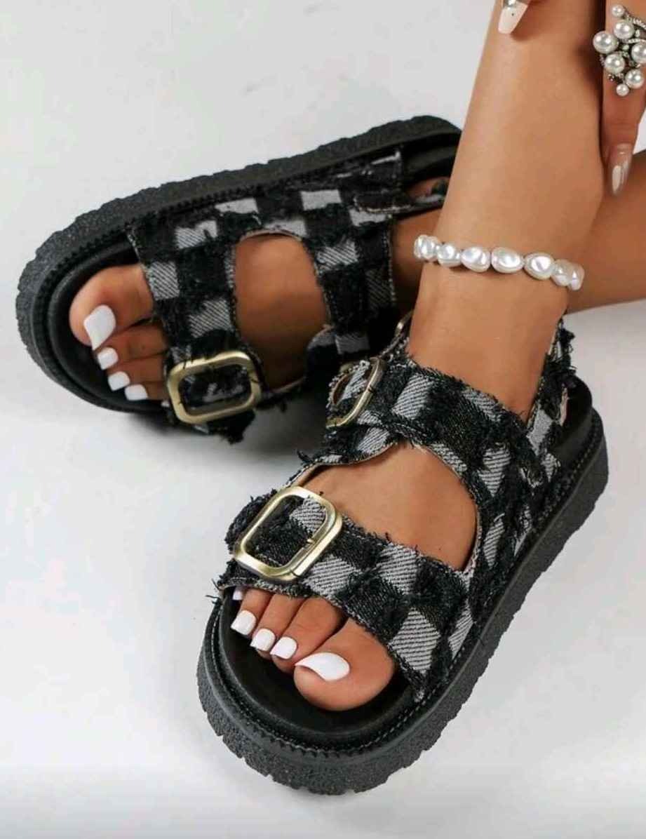 Fashionable Wedge Heel Thick Sole Slides With Metal Buckle Decoration And Chunky Platform Sandals Valentines