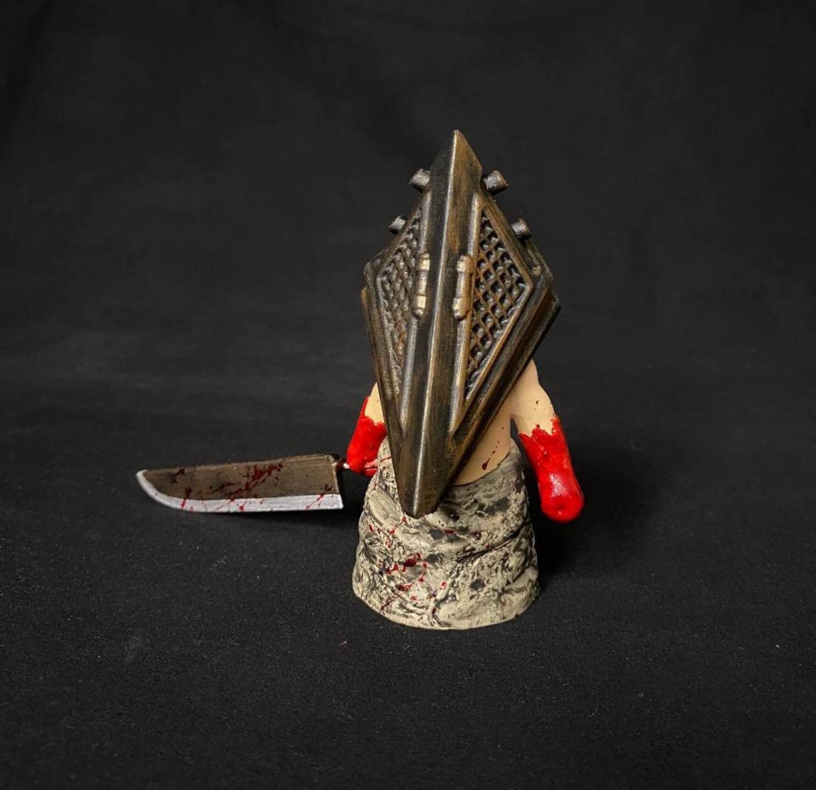 etsy silent hill mini pyramid head figure 🥺🥺🥺