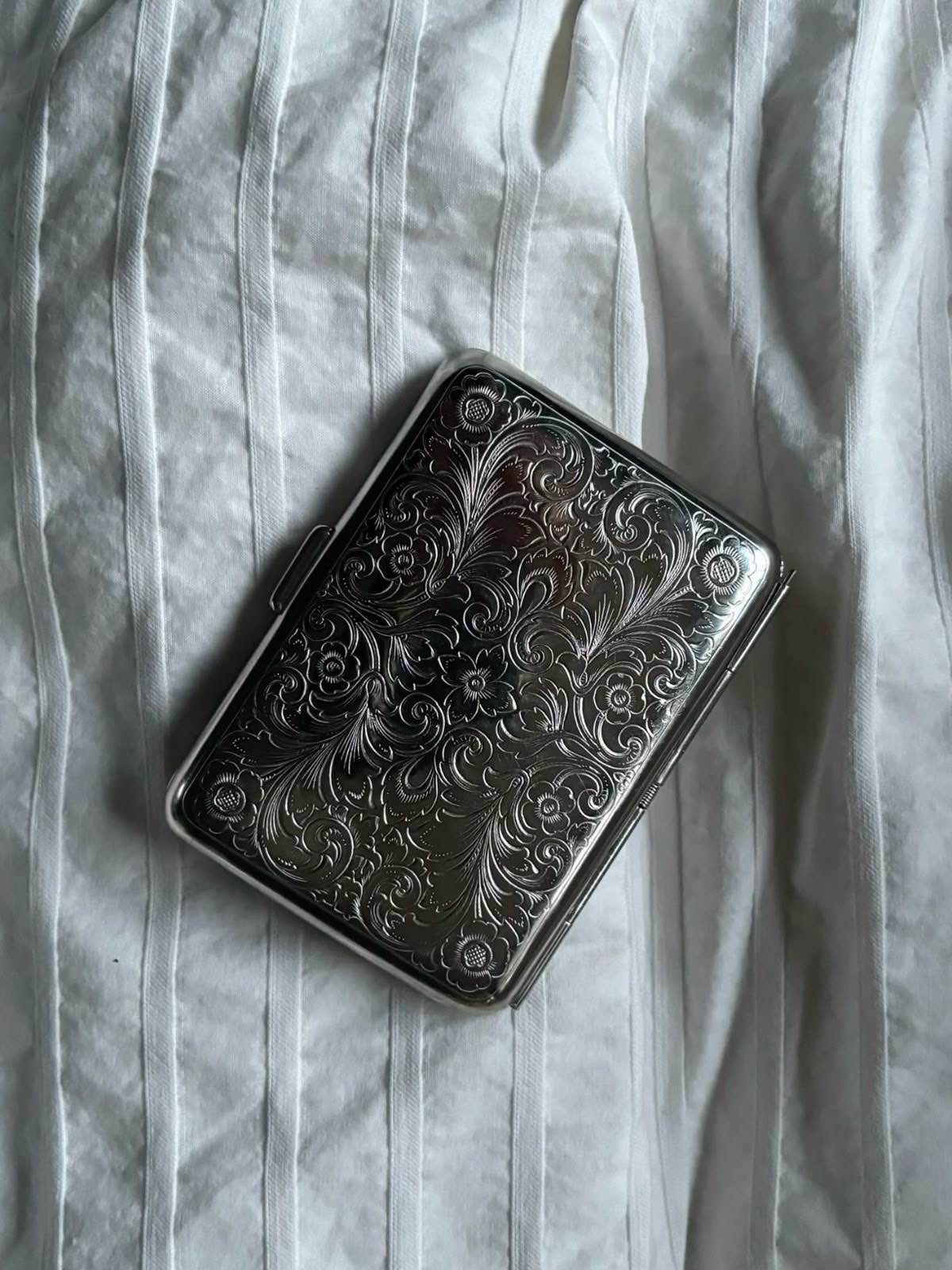 vintage cigarettes box/case