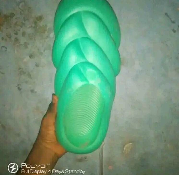 Summer Cloud Massage Sandals Outdoor Indoor Unisex Thick Sole Skeleton EVA Slides