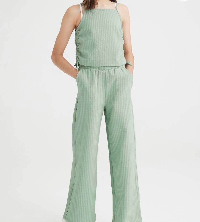 2 delat det med topp och byxa