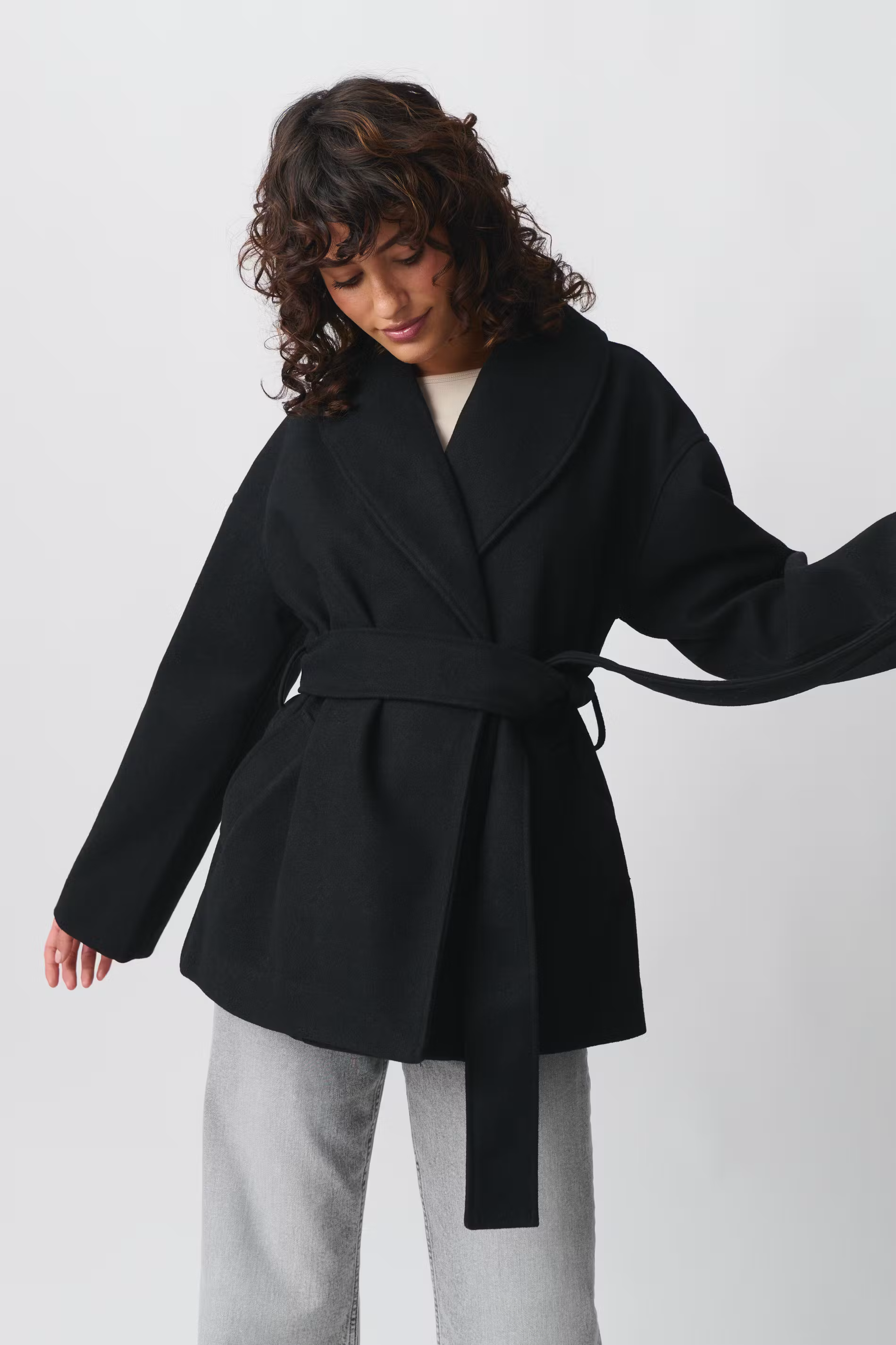 Shawl collar short coat - Black - Women - Gina Tricot