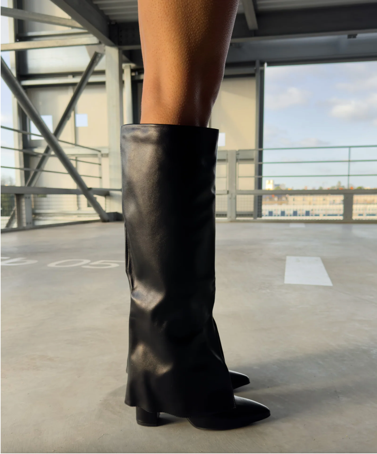 GRACE- Bottes guêtres noires à talon bloc et bout pointu
