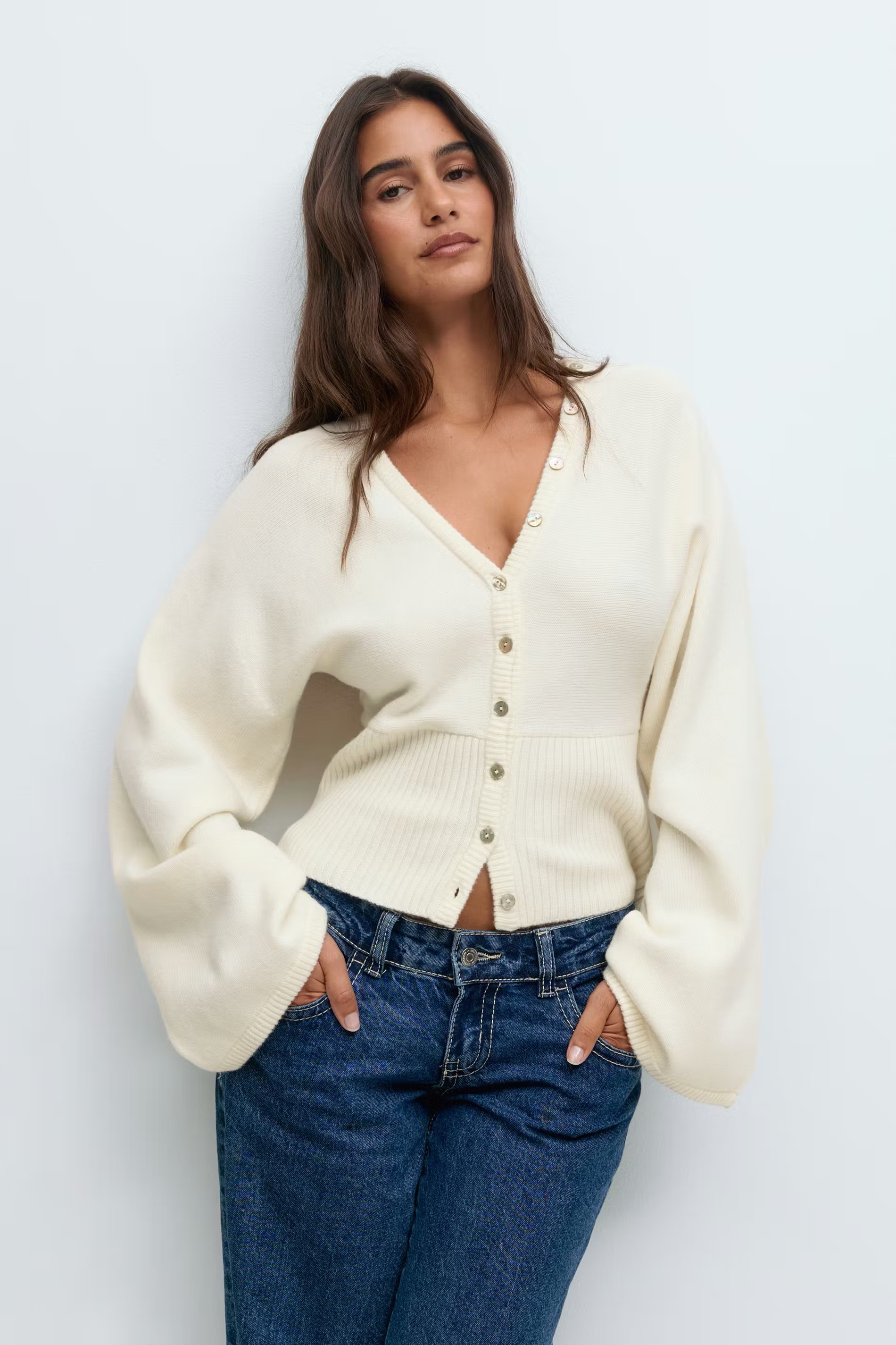 Fitted waist knitted cardigan - Blache - Femme - Gina Tricot