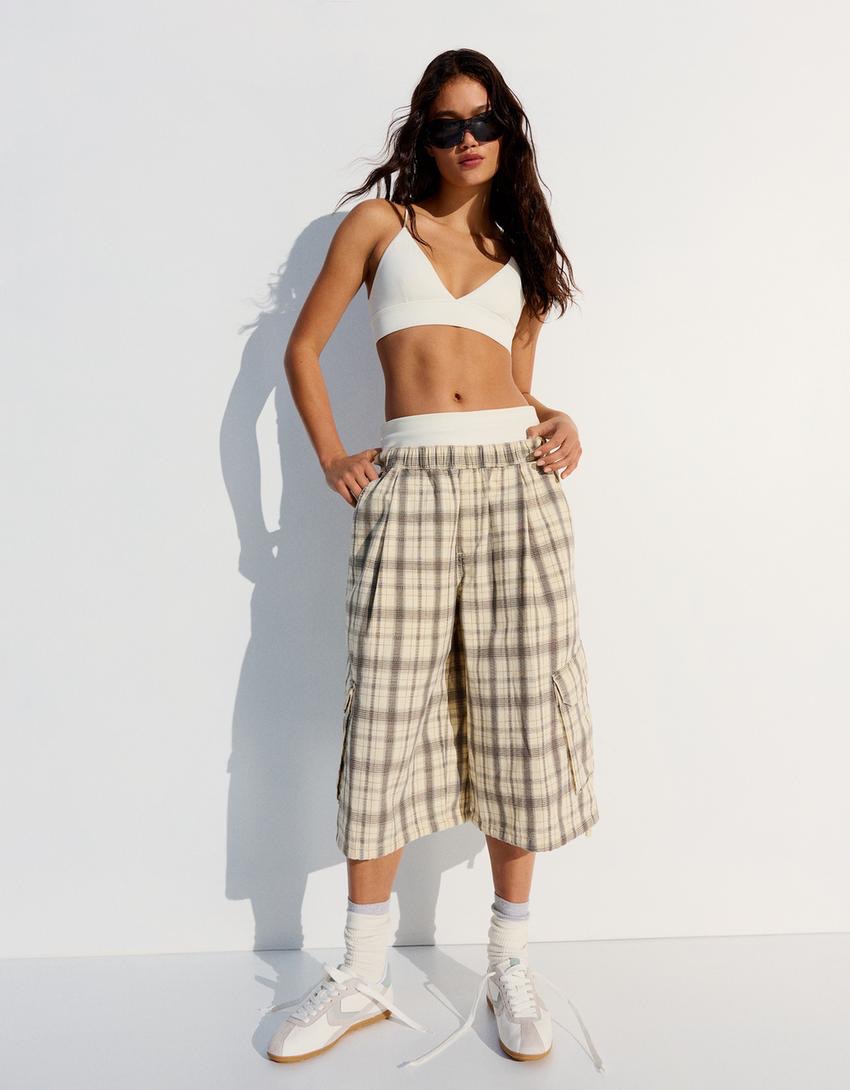 BershkaBERMUDA CARGO TAILLE ÉLASTIQUE