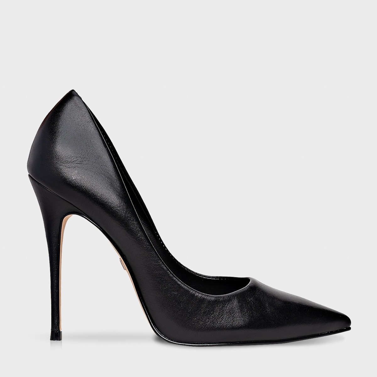 SCARPIN LORETTA SALTO FINO COURO PRETO