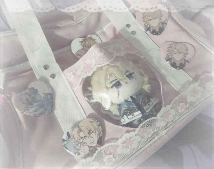 Pins/keychains