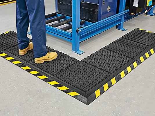 Hog Heaven™ Modular Mat - 18 x 18", Corner