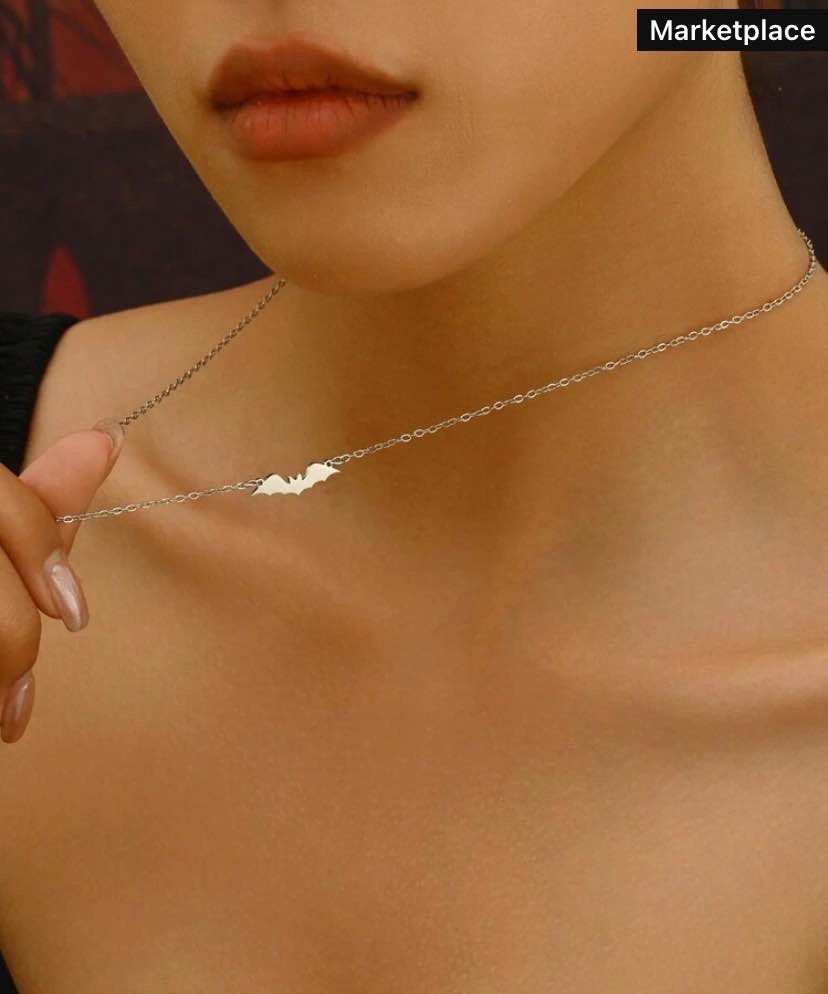 1pc Fashion Minimalist Stainless Steel Bat Pendant Necklace For Women, Suitable For Daily Wear & Halloween