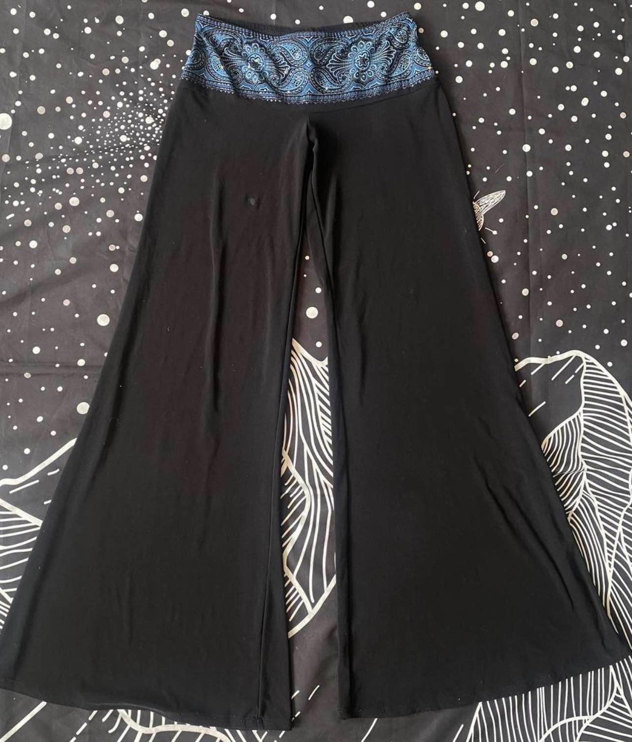 Black 2000s flare leggings <3