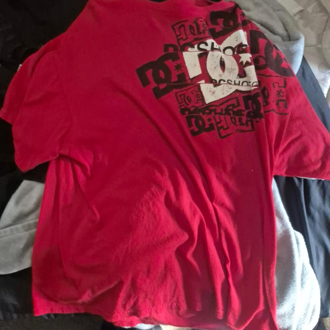 DC Shoes Men's Red and Pink T-shirt