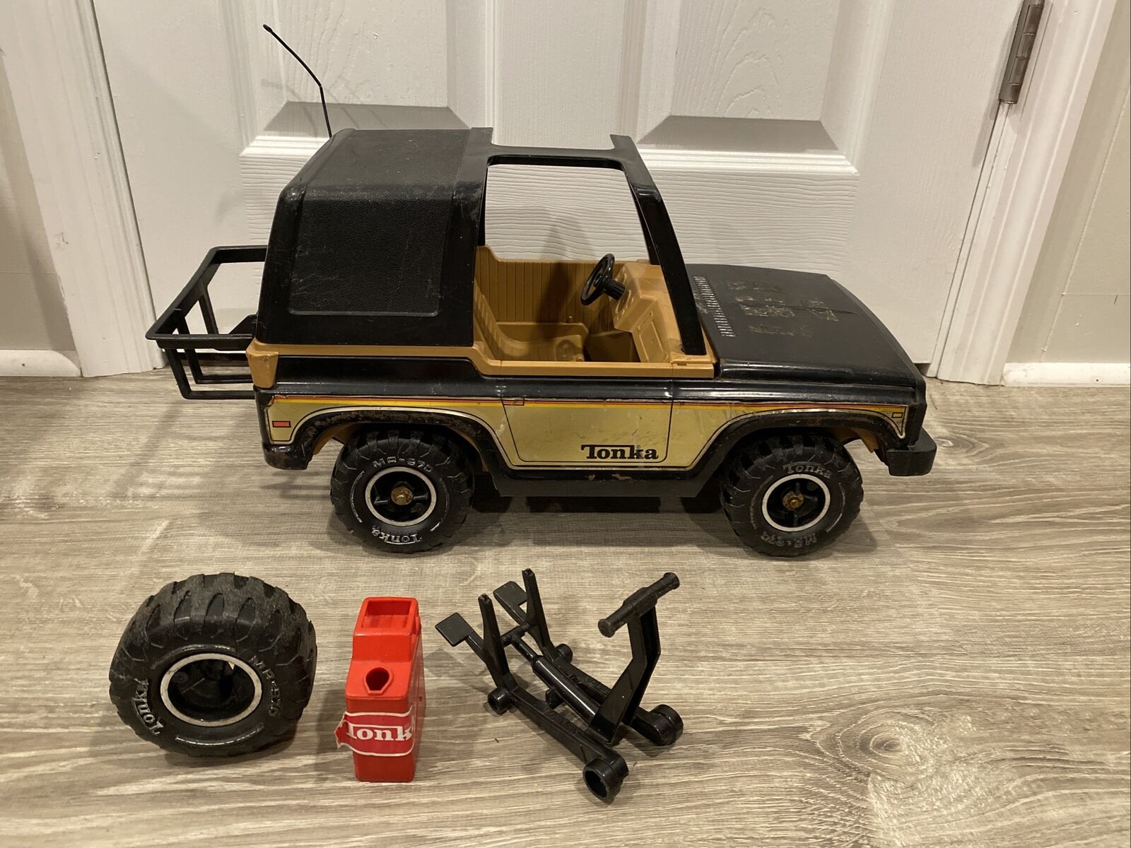Details about Vintage Tonka Mighty Off-Road Adventure Buggy w/ Spare, Gas Can #3954 Bronco