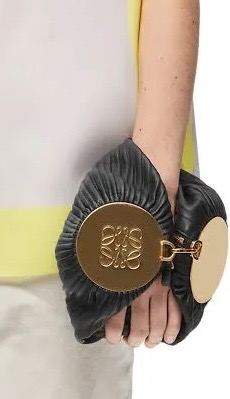 Bracelet pouch in raffia and calfskin Black - LOEWE
