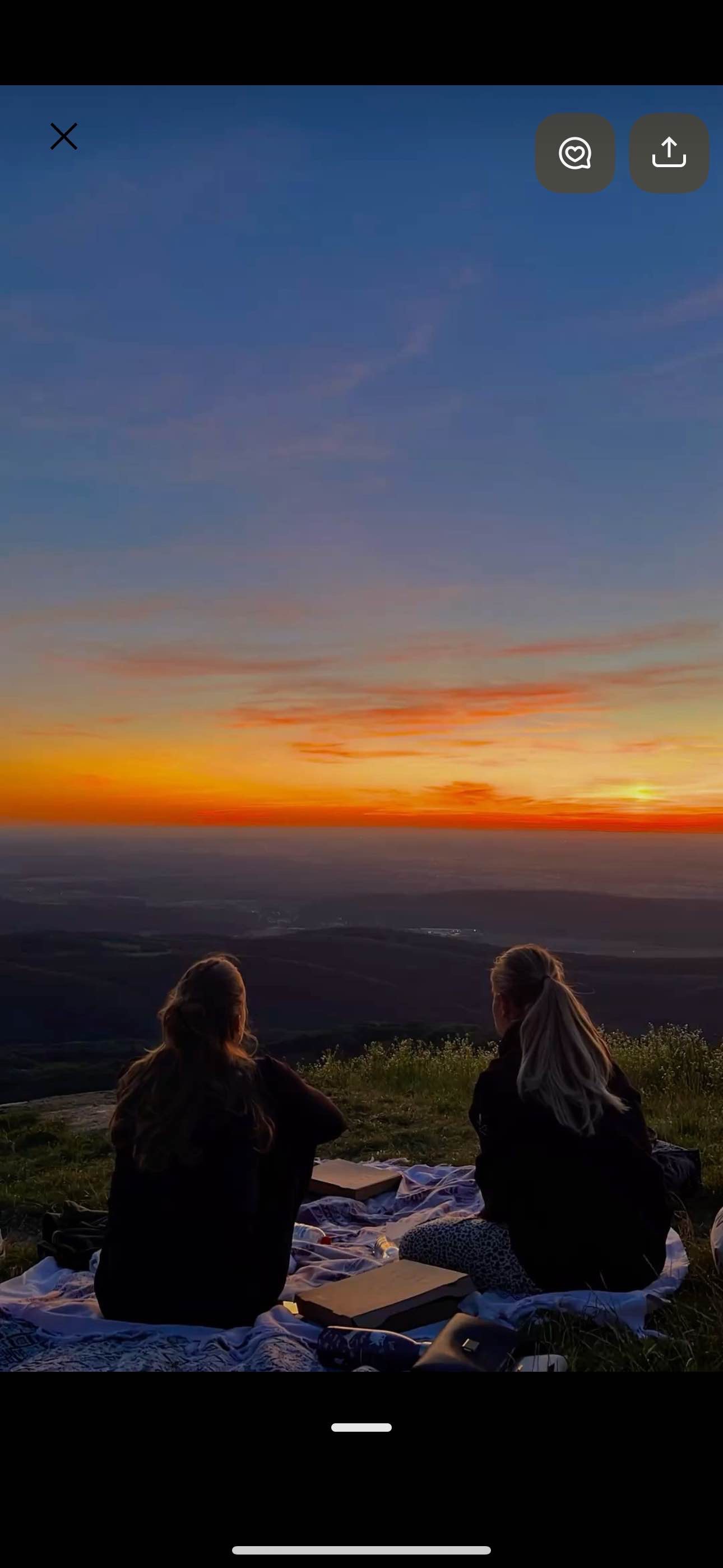 Sunset vibes & picnic with friends