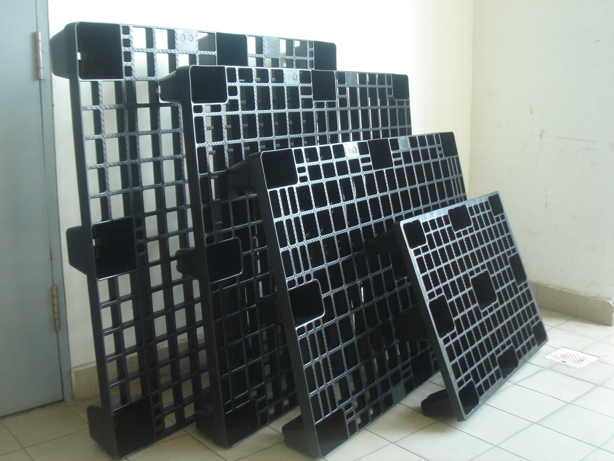 Purchase BLACK PLASTIC PALLET Online at Medtra.