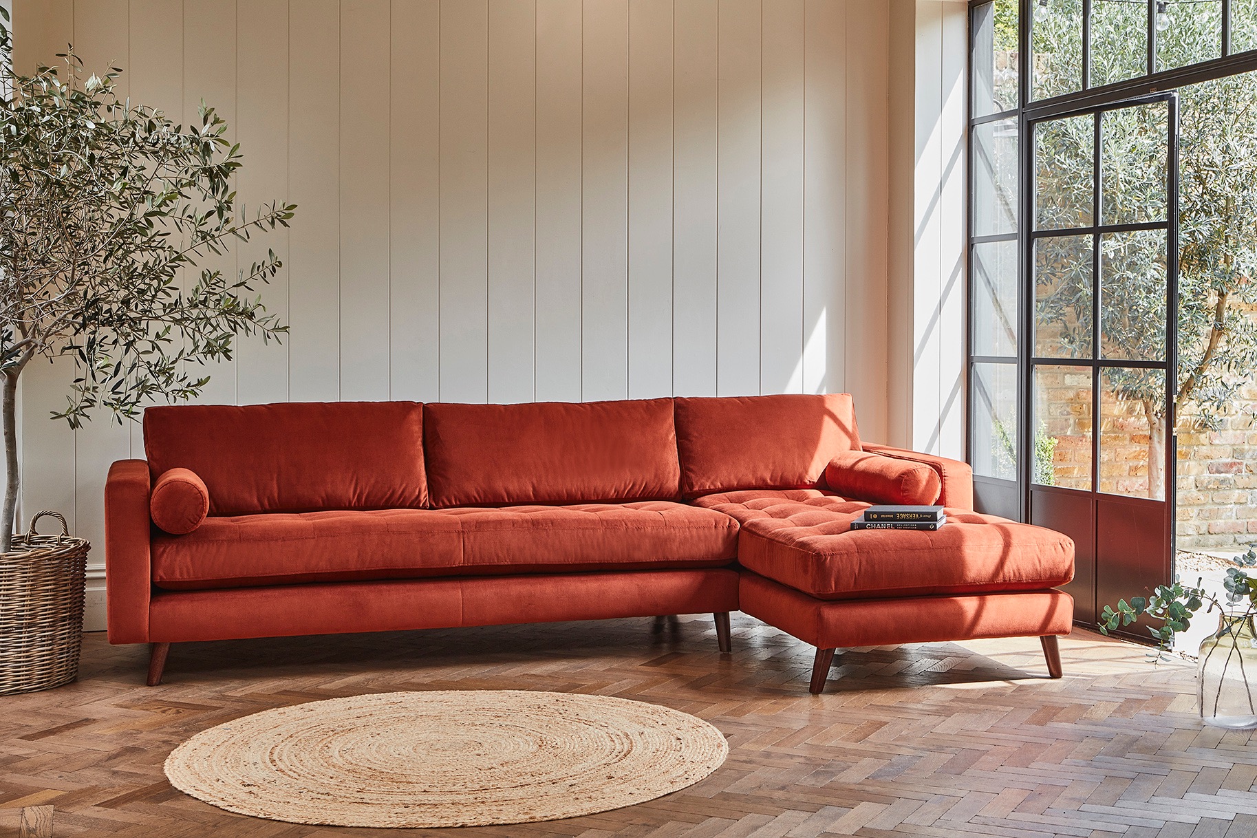 Shoreditch 3-Seater Mid-Century Chaise Sofa │ Darlings of Chelsea