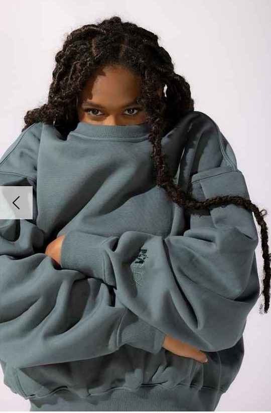 crewneck w pockets