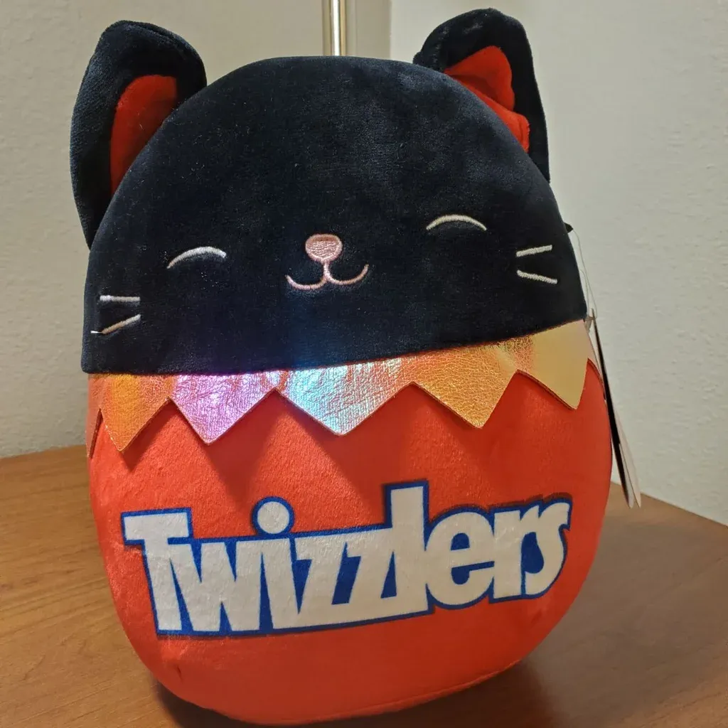 Squishmallows Twizzlers Autumn the Black Cat 8" NWT
