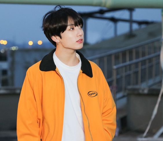Ta kurtka co Jungkook ma na sobie w 'Euphoria'