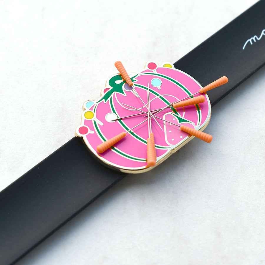 Enamel Magnetic Needle Minder Snap Bracelet